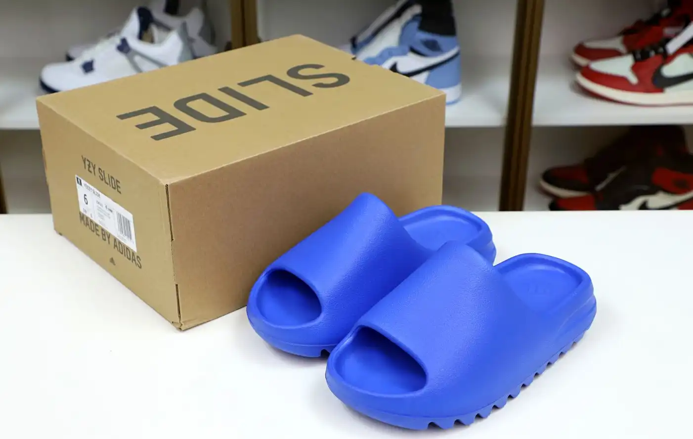 hype YEEZY SLIDE AZURE 2022