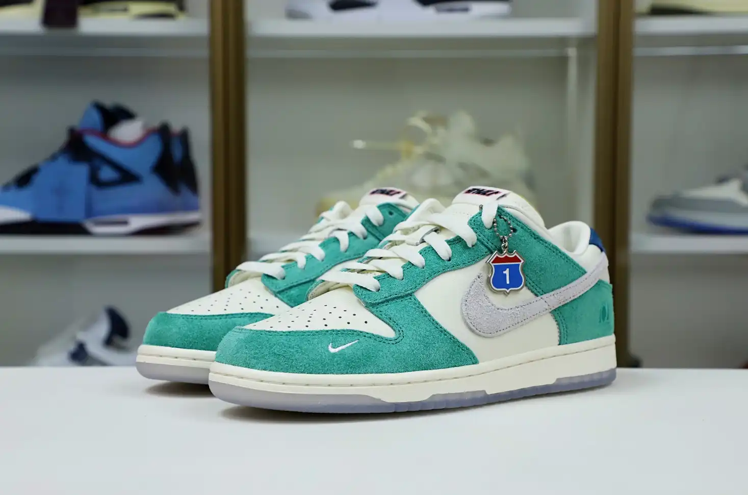 hype KASINA X DUNK LOW 'ROAD SIGN'