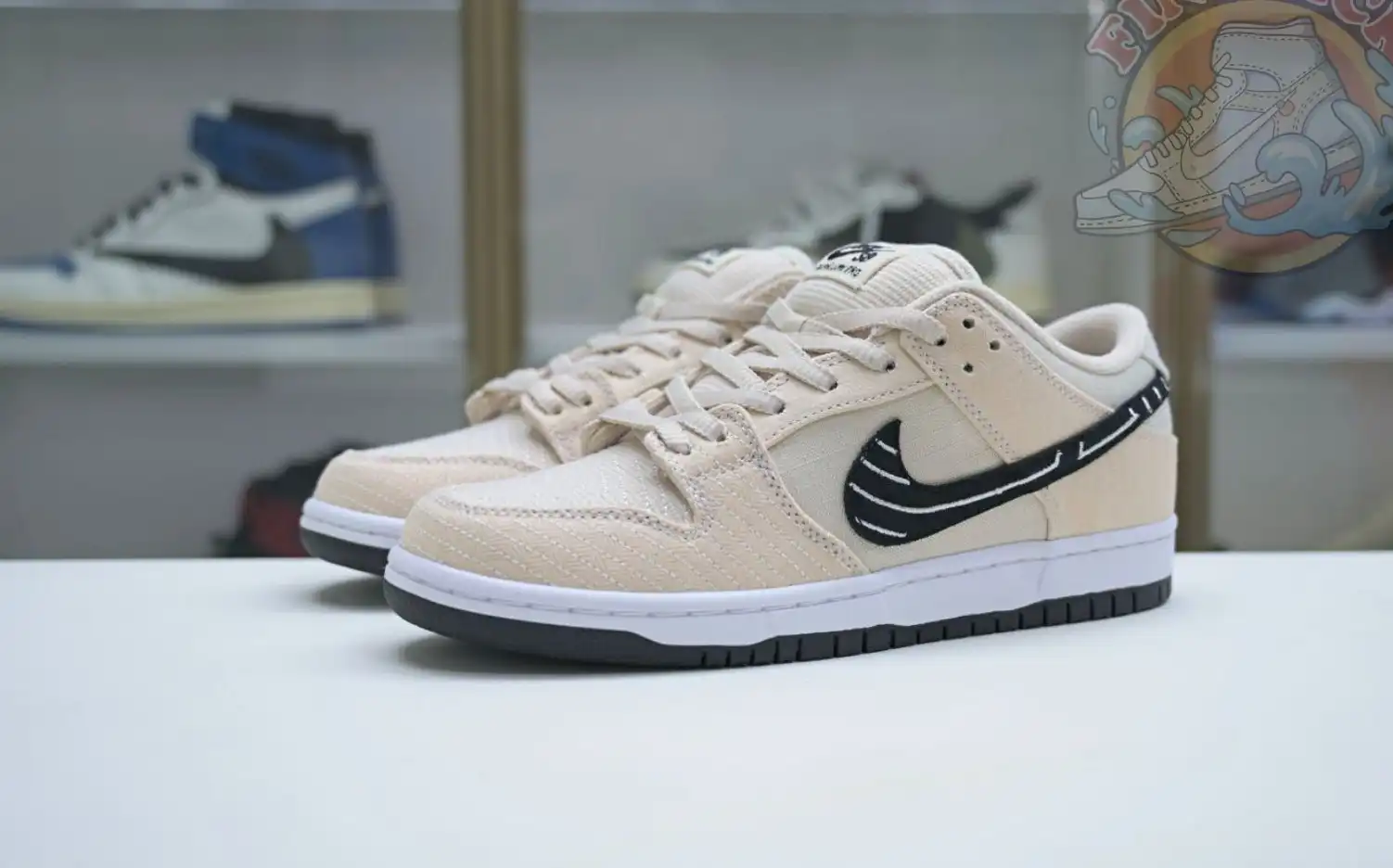 hype Albino & Preto x Nike Dunk SB Low Pro 