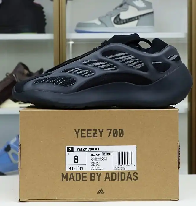 hype YEEZY 700 V3 'ALVAH'