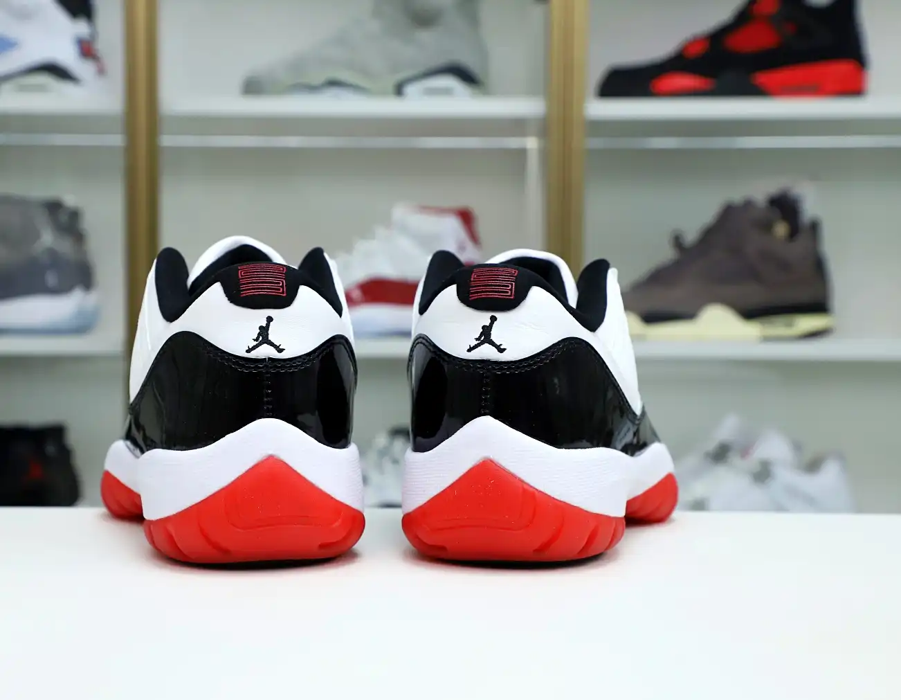 AIR JORDAN 11 LOW WHITE BRED