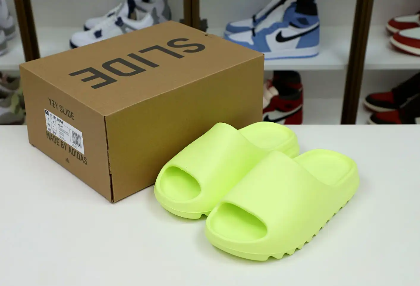 hype Yeezy Slide 