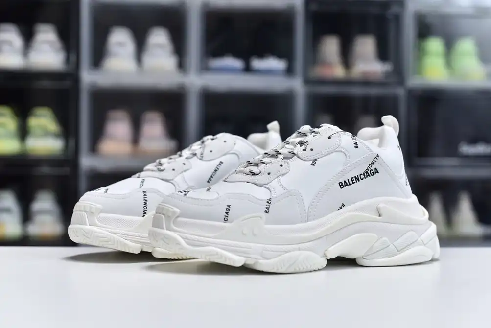 hype Balenciaga is available in all sizes. You cannot place an order on the website. You can contact customer service to purchase.BLGA Triple S