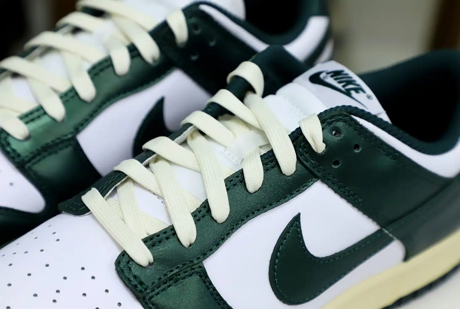 hype NIKE WMNS DUNK LOW 'VINTAGE GREEN'