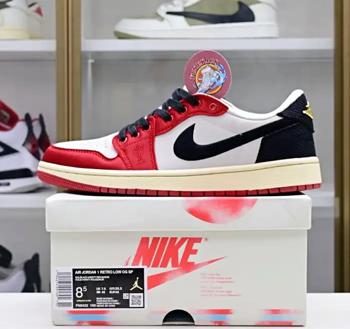 Trophy Room x Jordan Air Jordan 1 Low OG “Away”