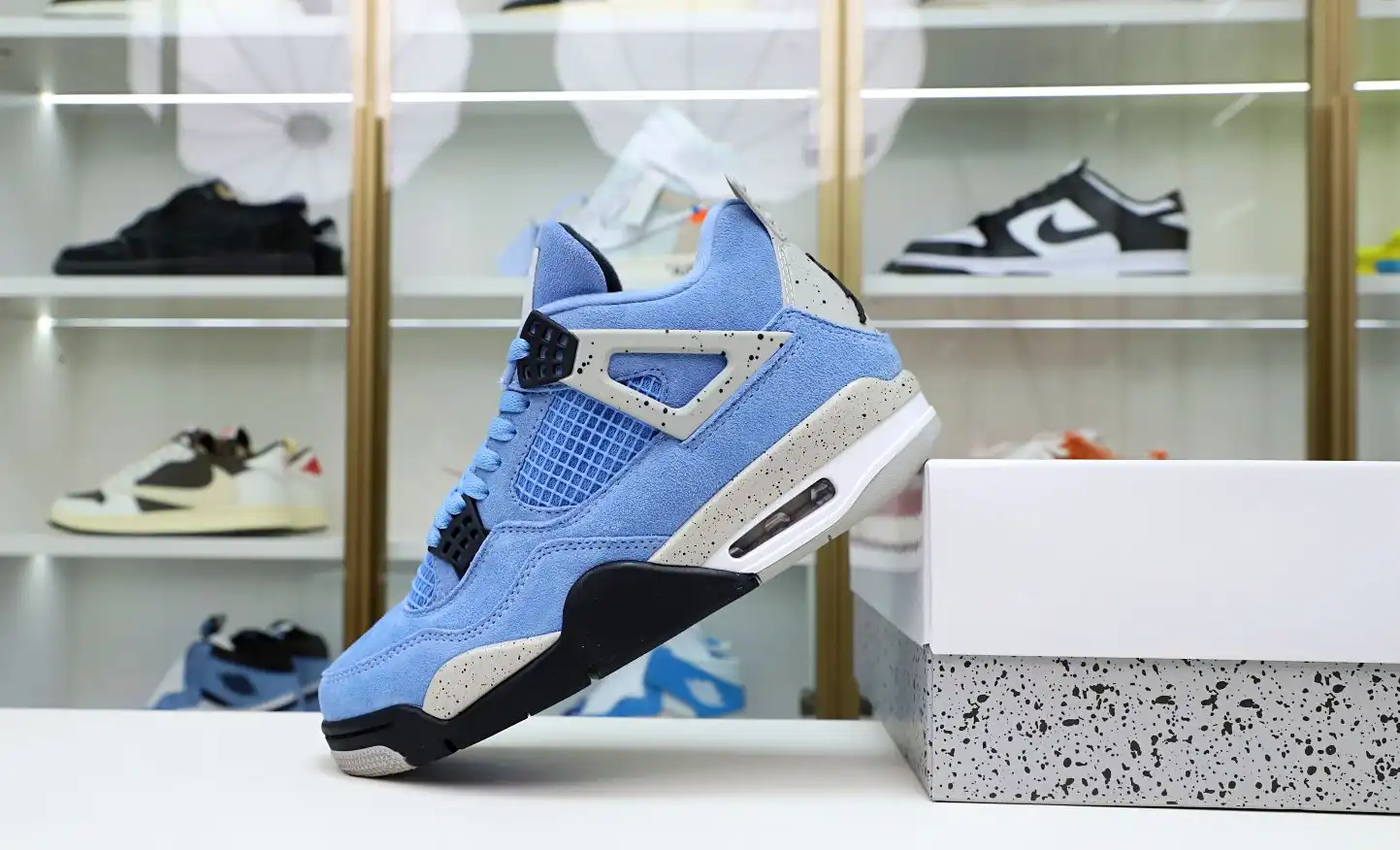 AIR JORDAN 4 UNIVERSITY BLUE