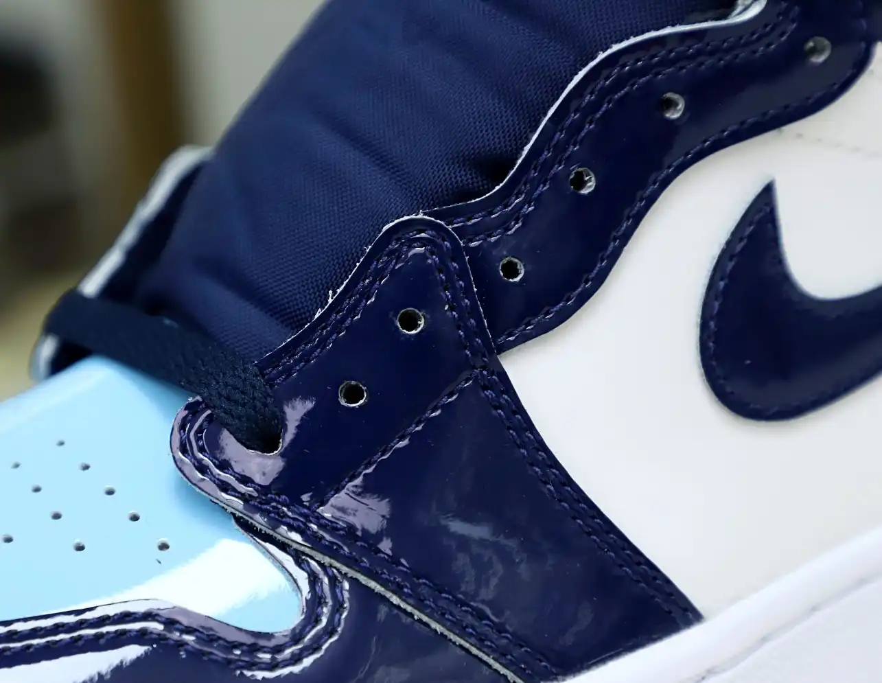 WMNS AIR JORDAN 1 RETRO HIGH OG 'BLUE CHILL'