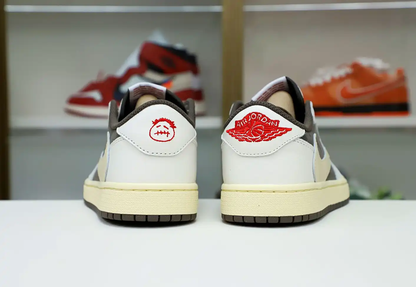 TRAVIS SCOTT X AIR JORDAN 1 LOW OG REVERSE MOCHA