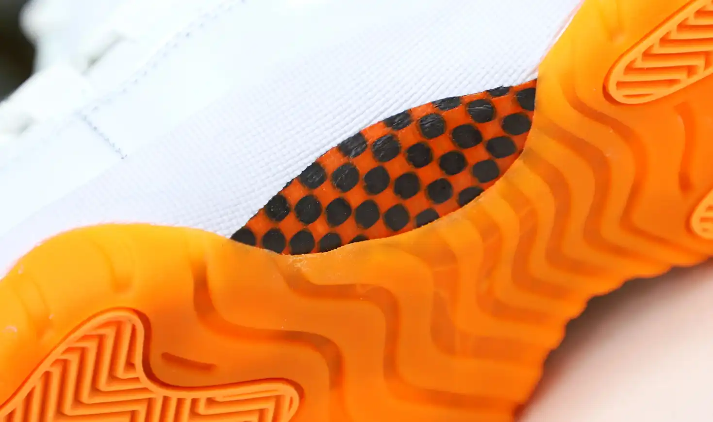 WMNS AIR JORDAN 11 RETRO LOW 'BRIGHT CITRUS'