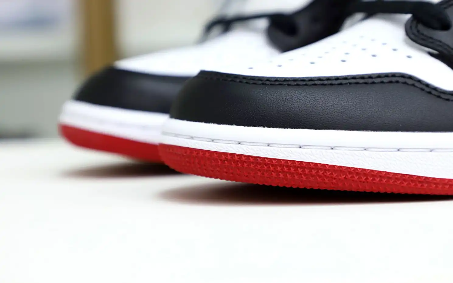 Air Jordan 1 Retro Black Toe (2016)