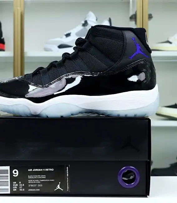 NIKE AIR JORDAN 11