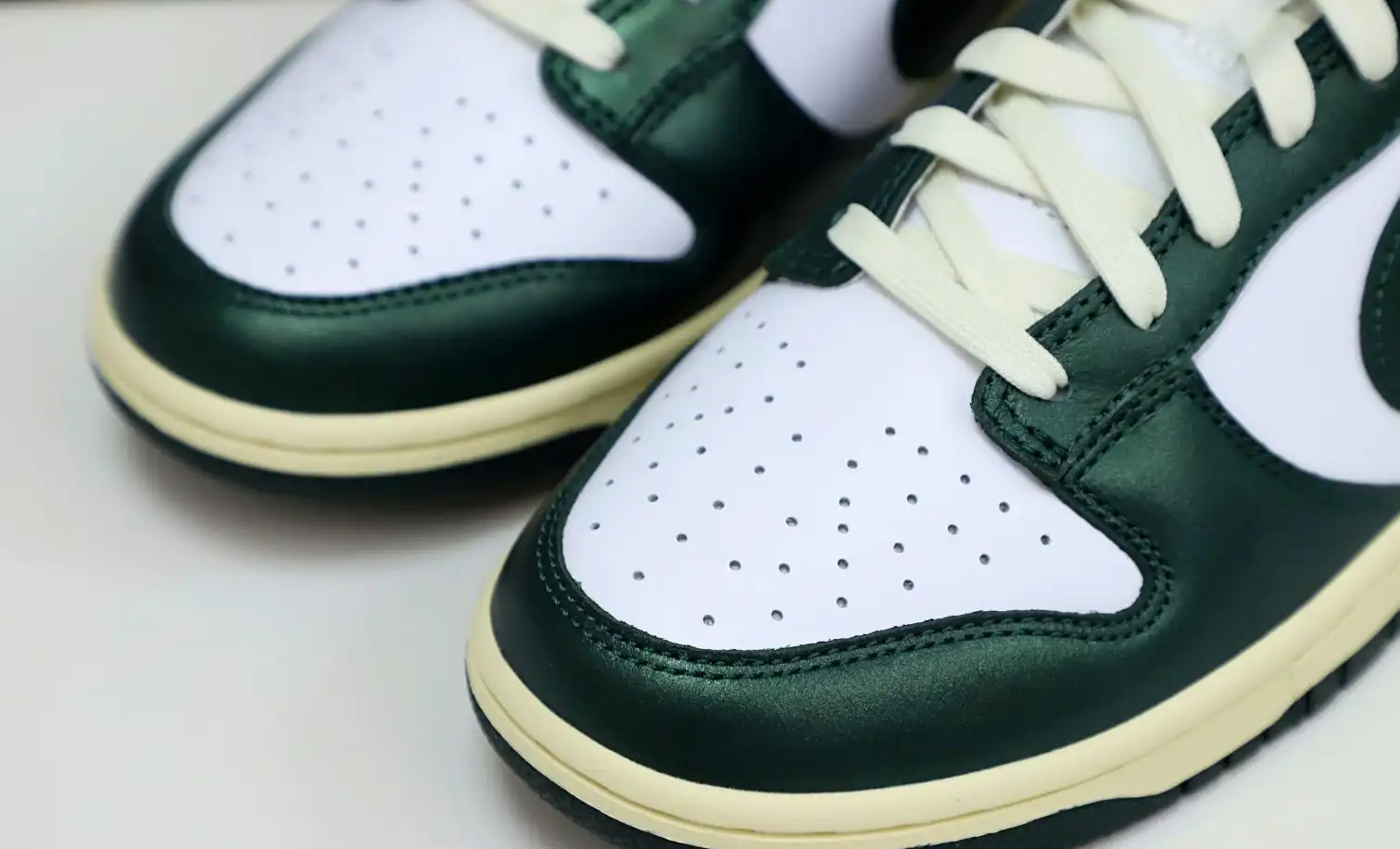 hype NIKE WMNS DUNK LOW 'VINTAGE GREEN'