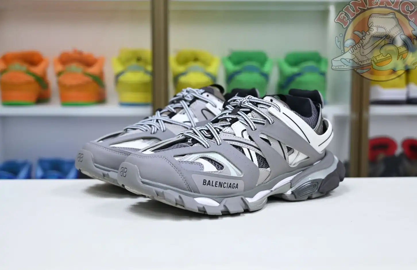 hype Balenciaga is available in all sizes. You cannot place an order on the website. You can contact customer service to purchase.BLGA  Track（LED）