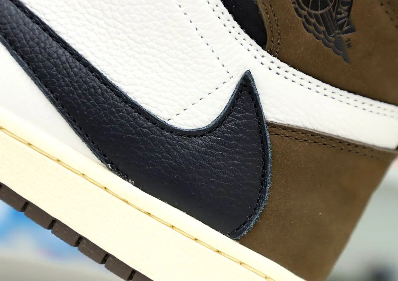 TRAVIS SCOTT X AIR JORDAN 1 RETRO HIGH OG 'MOCHA'