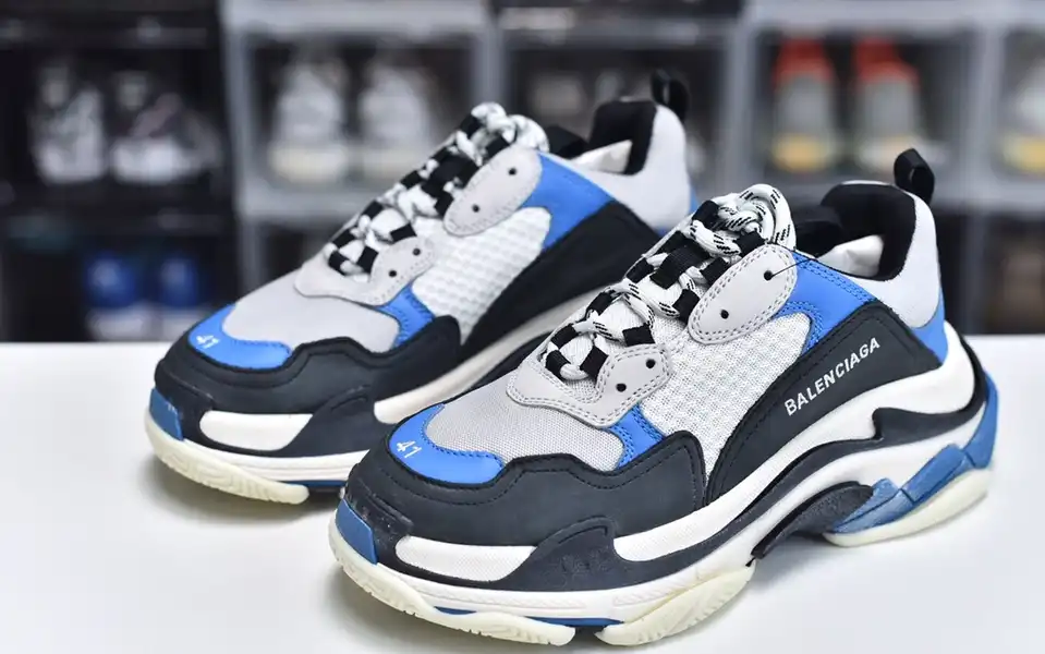 hype Balenciaga is available in all sizes. You cannot place an order on the website. You can contact customer service to purchase.BLGA Triple S