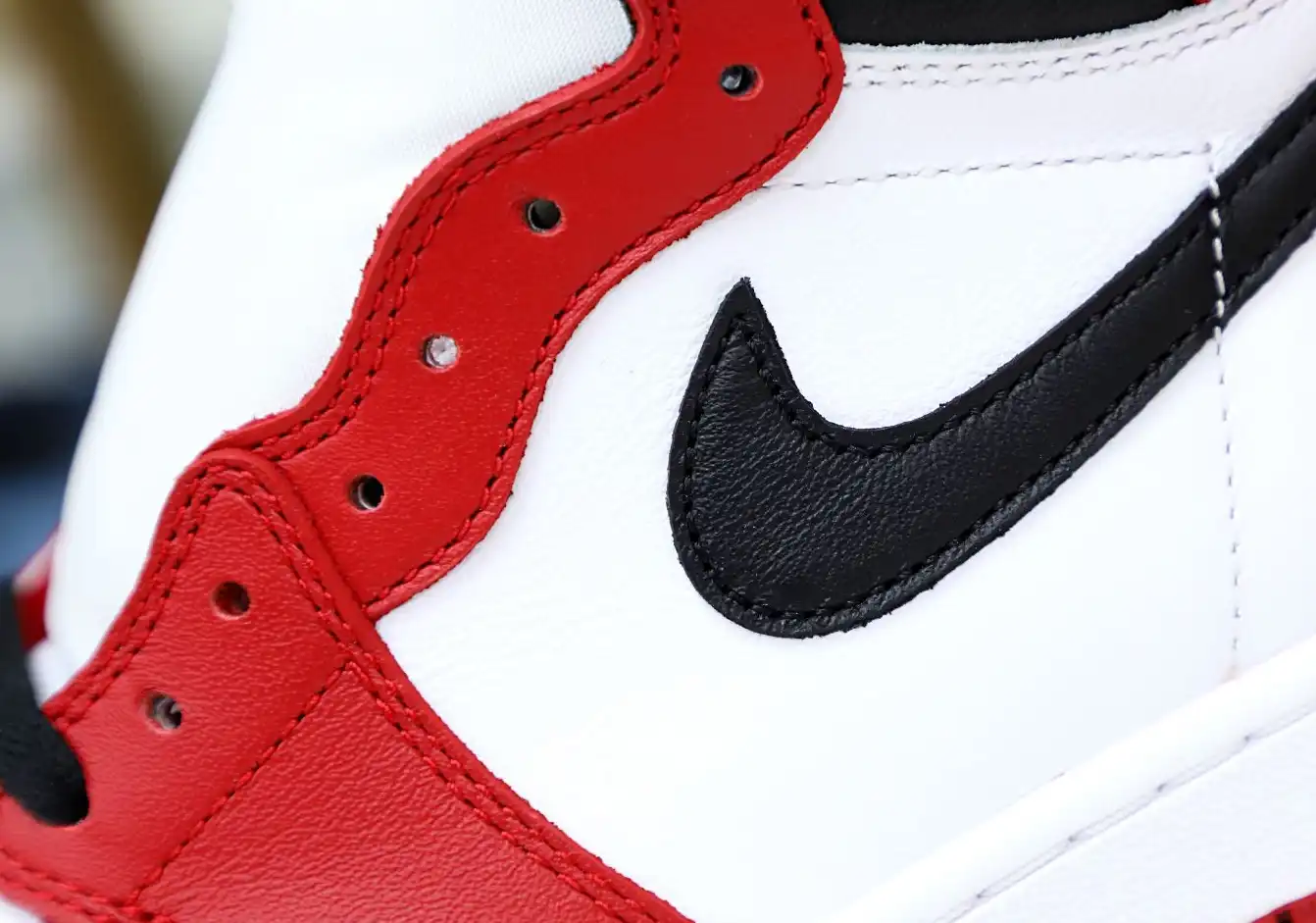 AIR JORDAN 1 RETRO HIGH OG 'CHICAGO' 2015