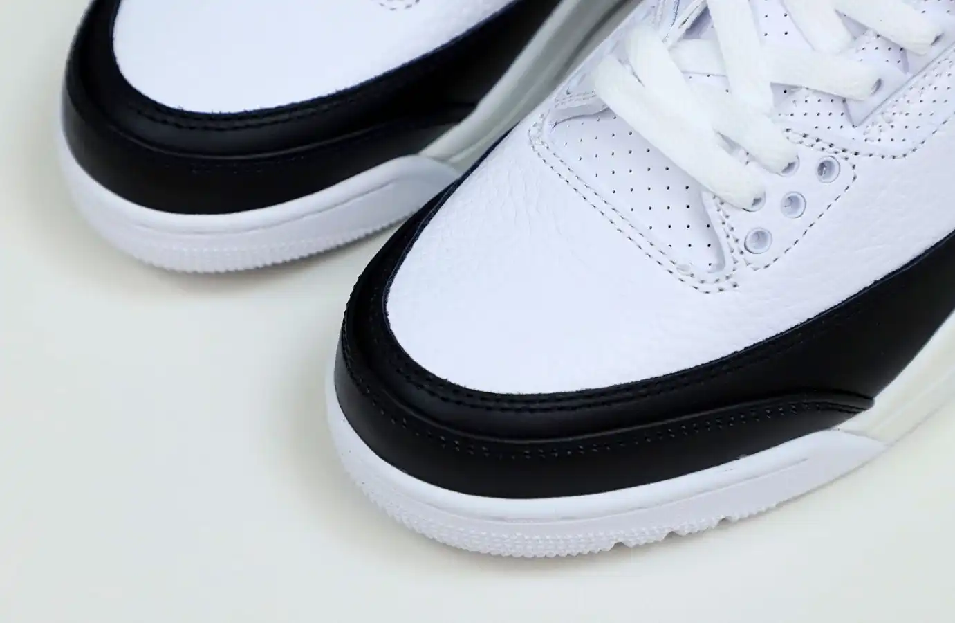 FRAGMENT DESIGN X AIR JORDAN 3 RETRO SP 'WHITE'