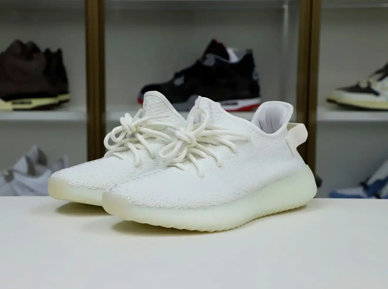 hype YEEZY BOOST 350 V2 'CREAM WHITE   TRIPLE WHITE'