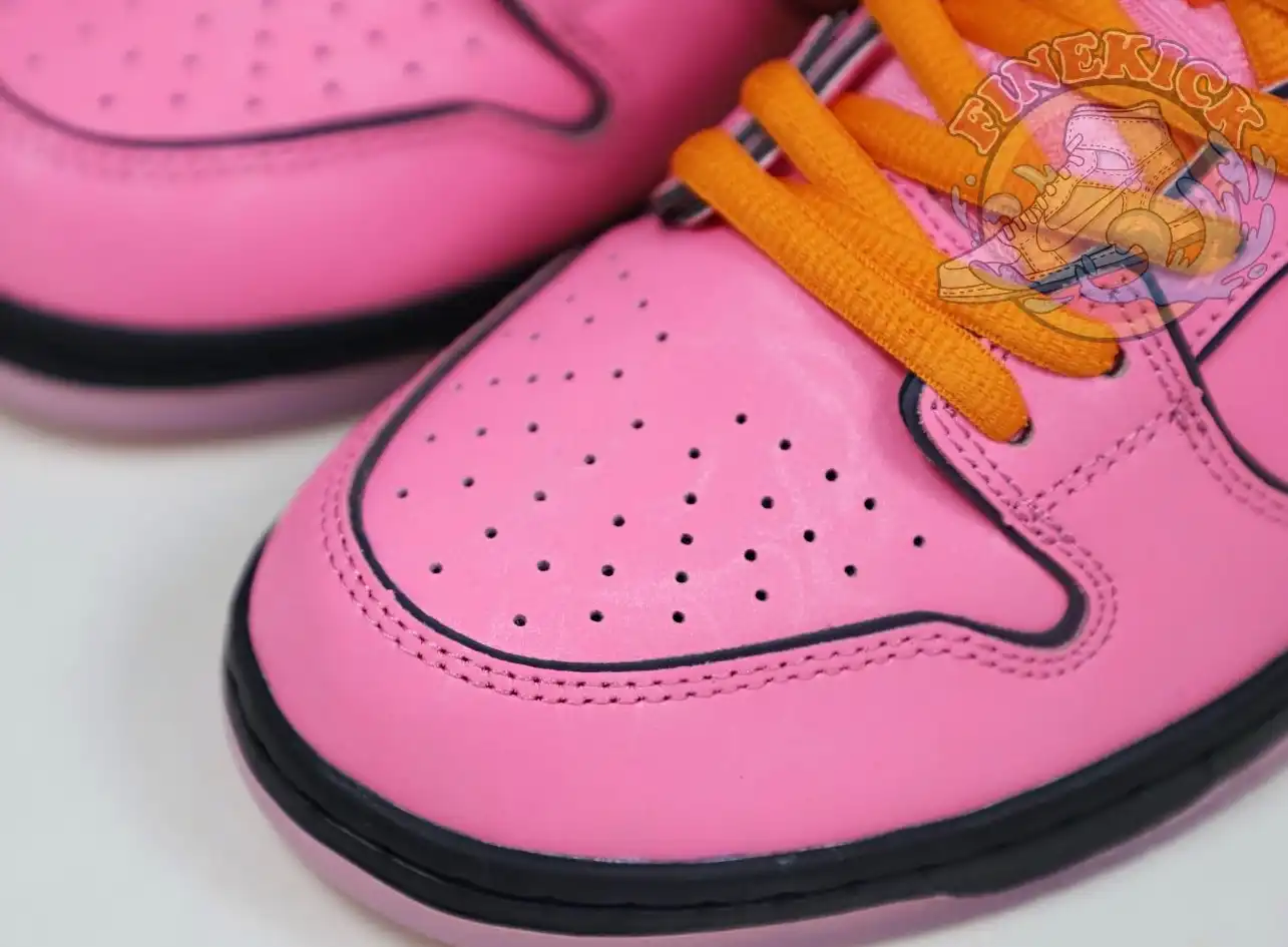 hype The Powerpuff Girls x Nike Dunk SB Low