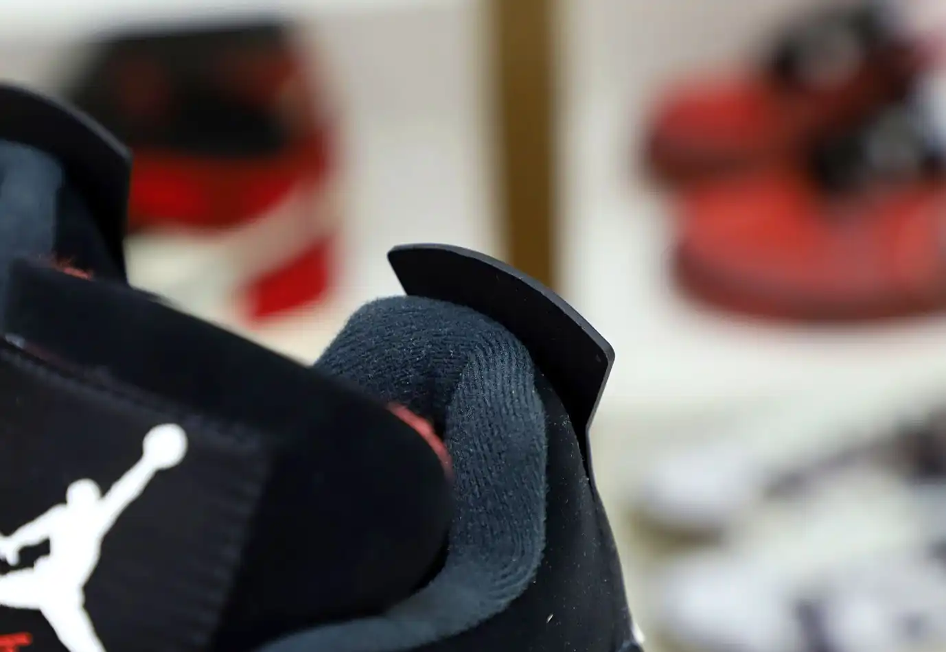 AIR JORDAN 4 RETRO 'RED THUNDER'
