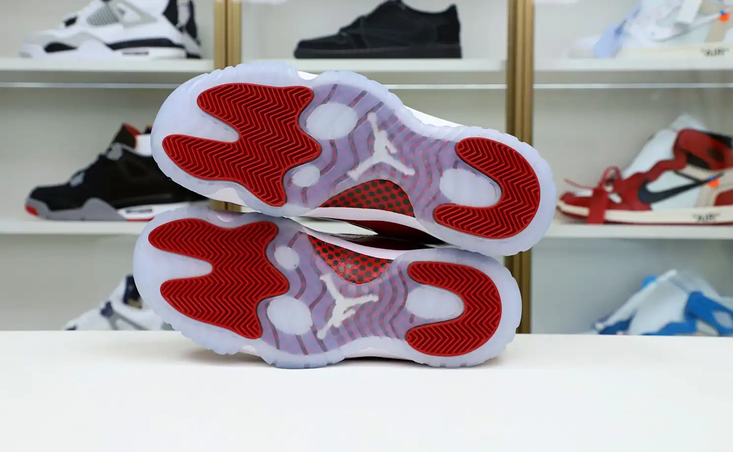 AIR JORDAN 11 