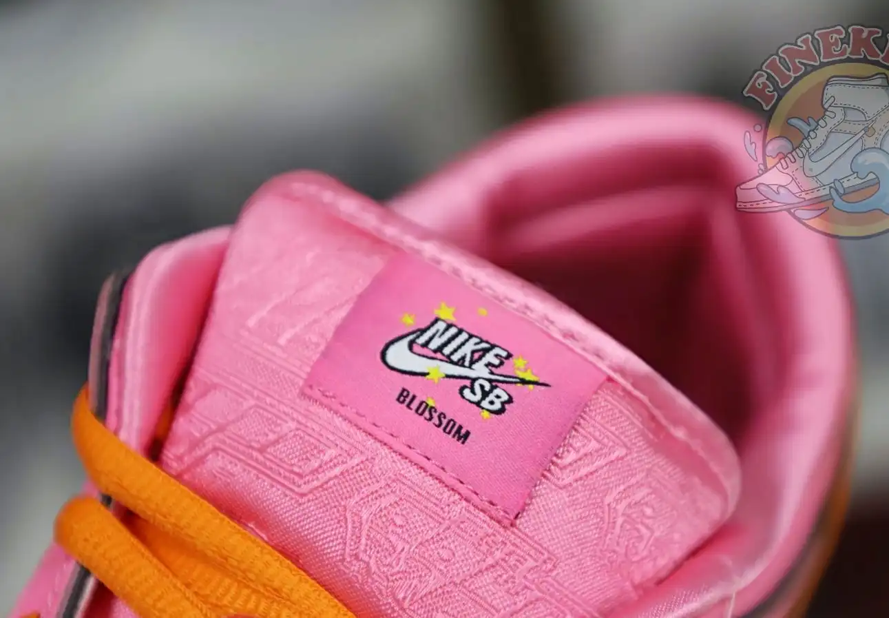 hype The Powerpuff Girls x Nike Dunk SB Low