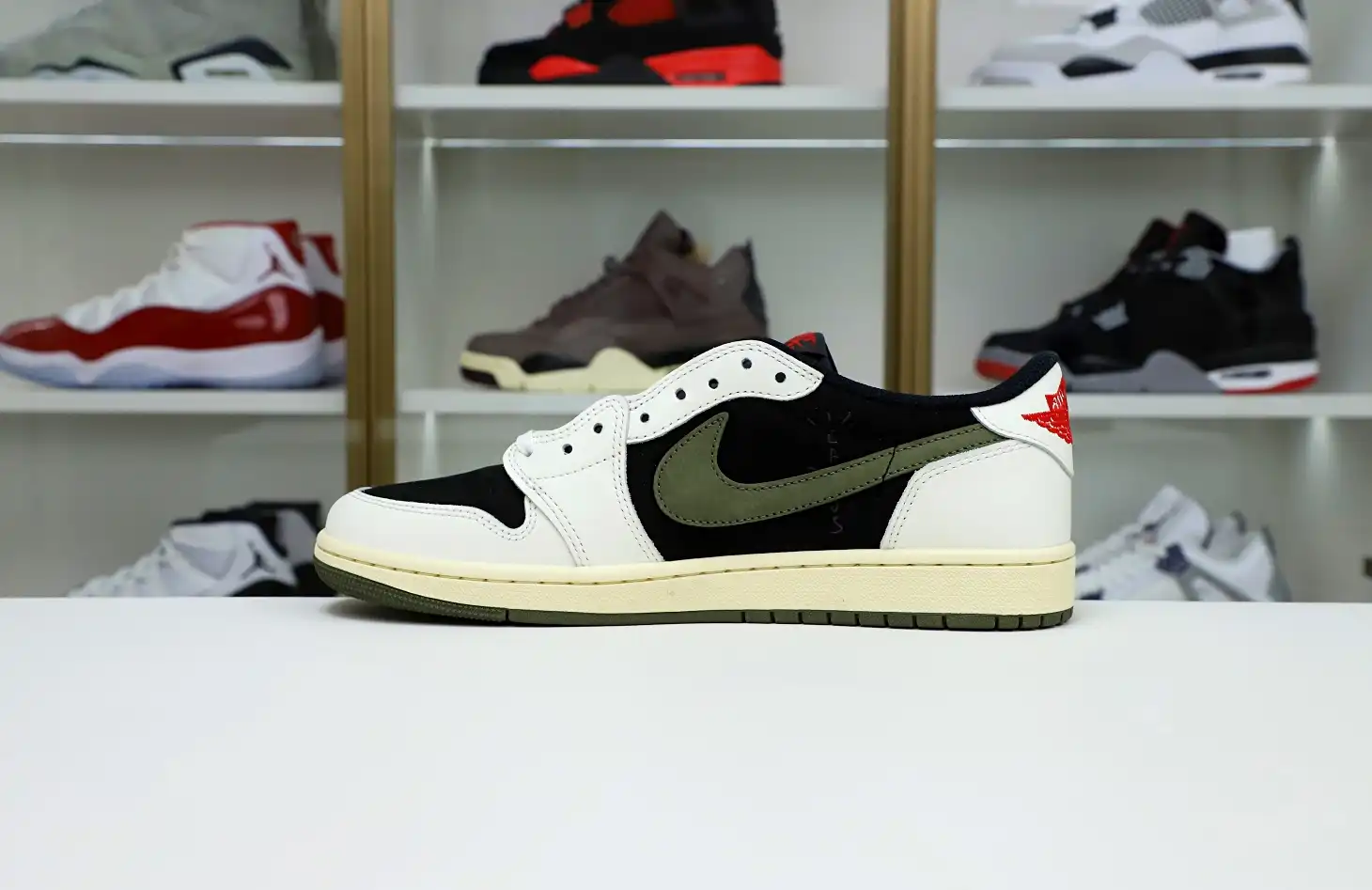 TRAVIS SCOTT X NIKE AIR JORDAN 1 LOW OG “Olive”