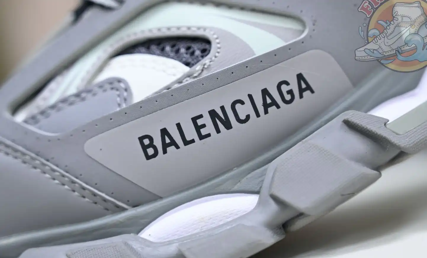 hype Balenciaga is available in all sizes. You cannot place an order on the website. You can contact customer service to purchase.BLGA  Track（LED）