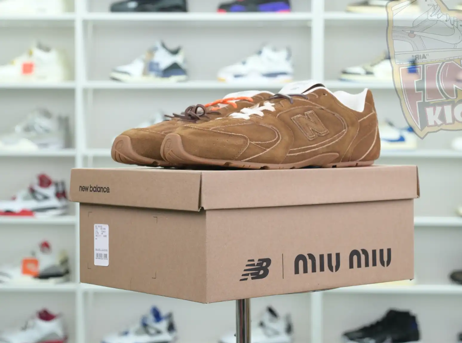 hype New Balance x MIU MIU NB 530SL