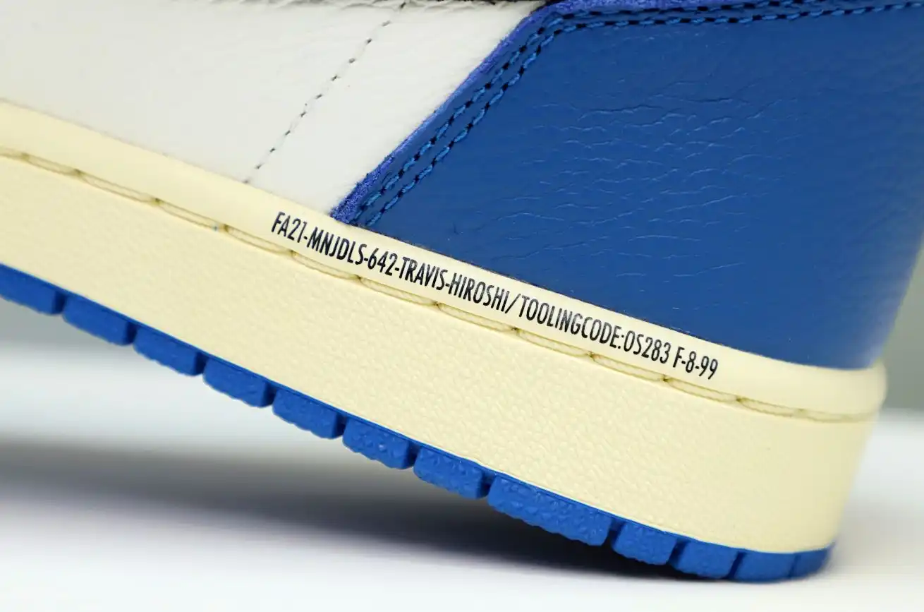 FRAGMENT DESIGN X TRAVIS SCOTT X AIR JORDAN 1 RETRO HIGH