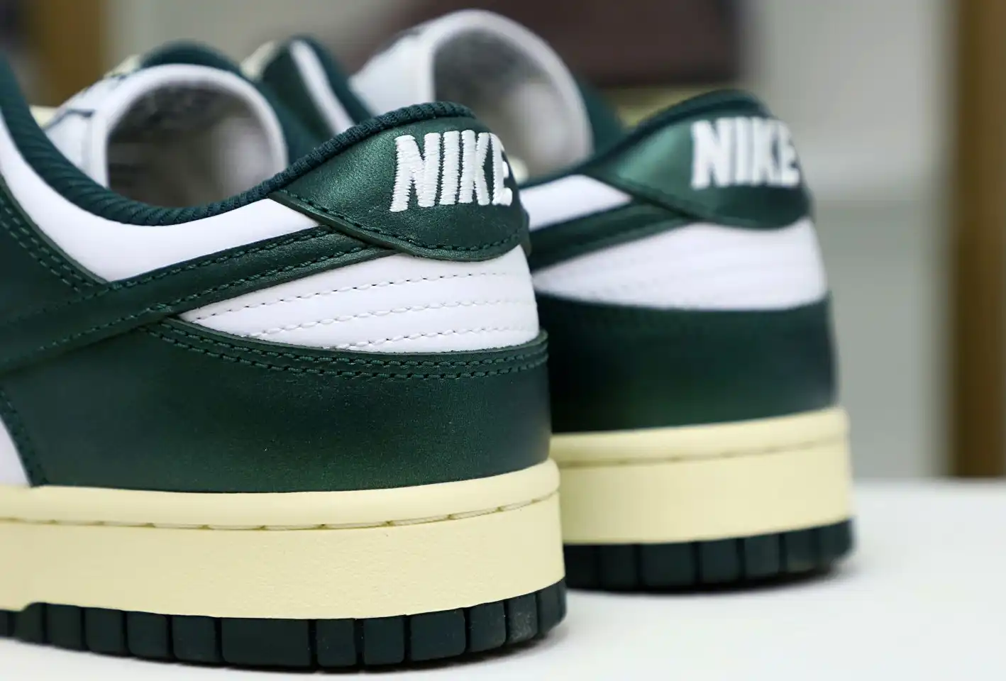 hype NIKE WMNS DUNK LOW 'VINTAGE GREEN'