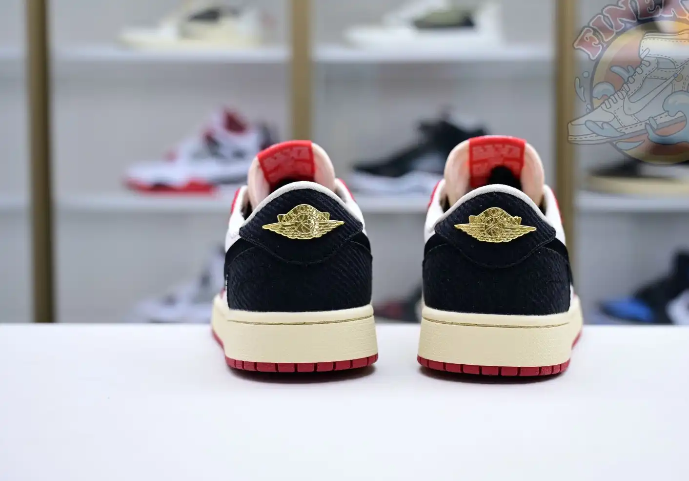 Trophy Room x Jordan Air Jordan 1 Low OG “Away”