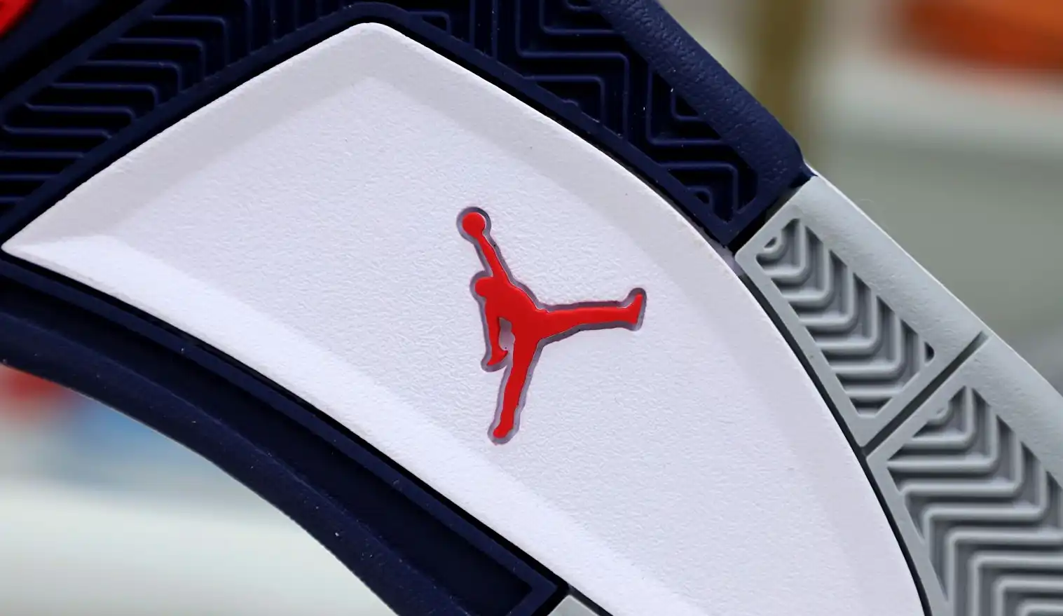 AIR JORDAN 4 RETRO 