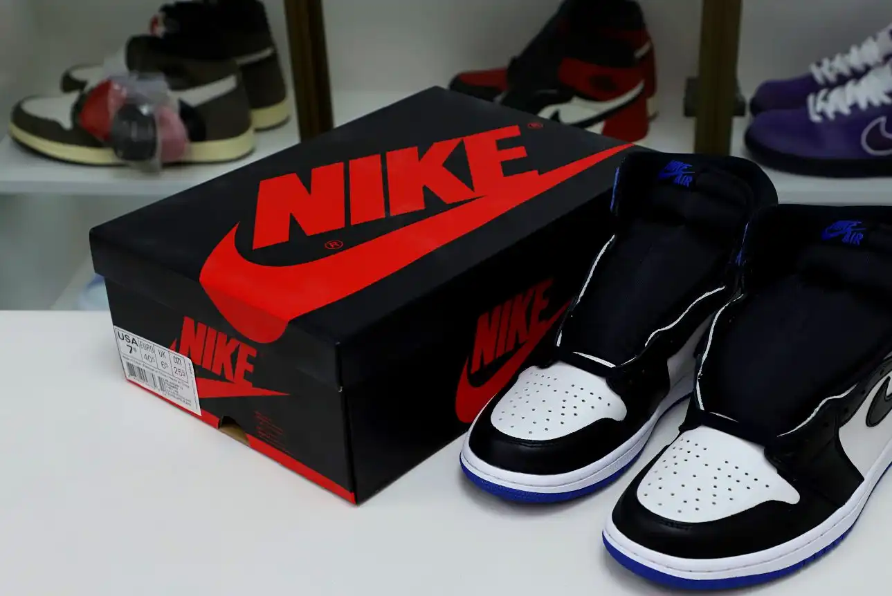 FRAGMENT DESIGN X AIR JORDAN 1 RETRO HIGH