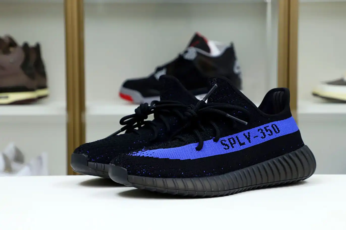 hype YEEZY BOOST 350 V2 'DAZZLING BLUE'