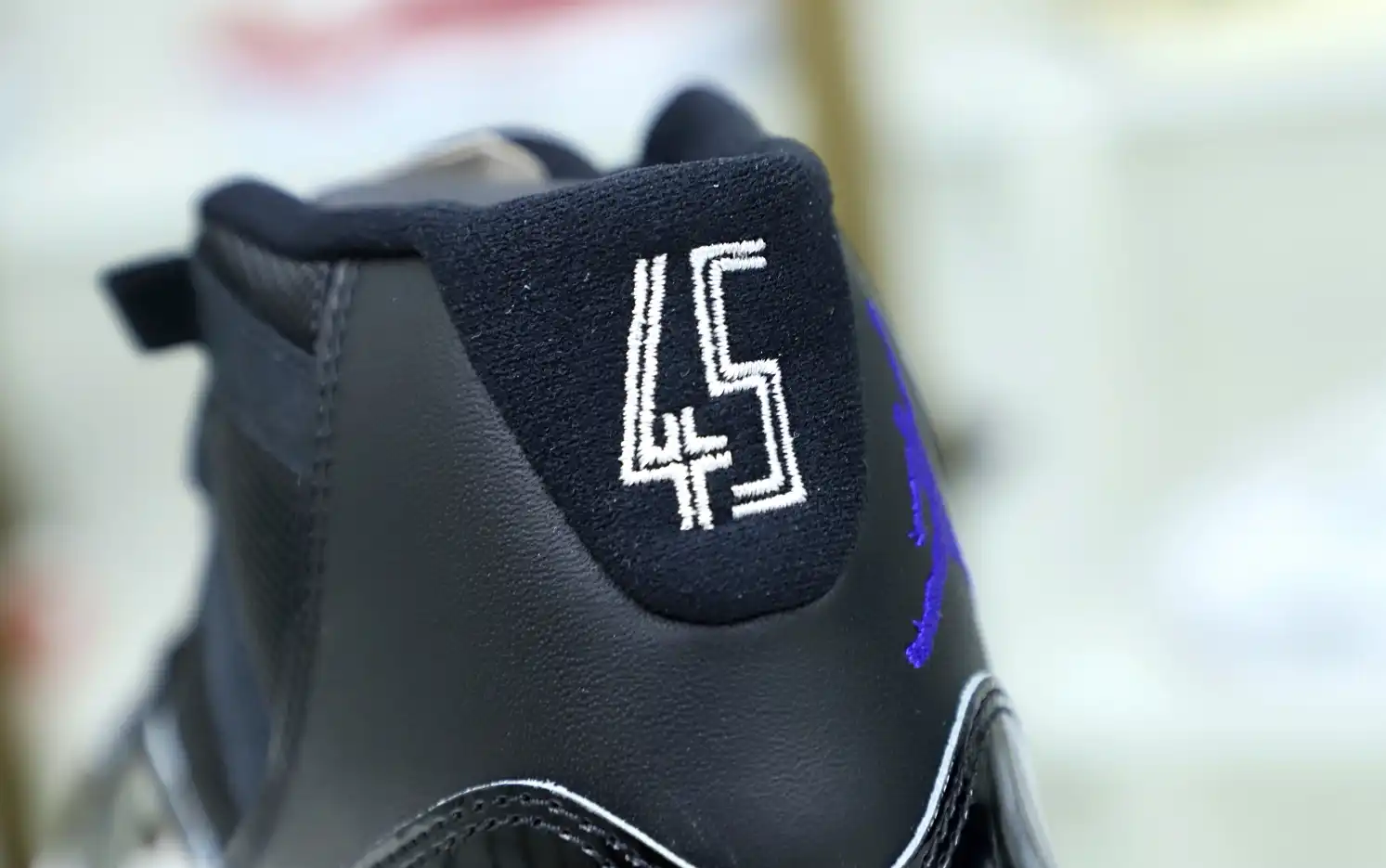 NIKE AIR JORDAN 11
