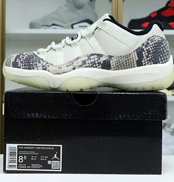 AIR JORDAN 11 LOW SNAKESKIN LIGHT BONE