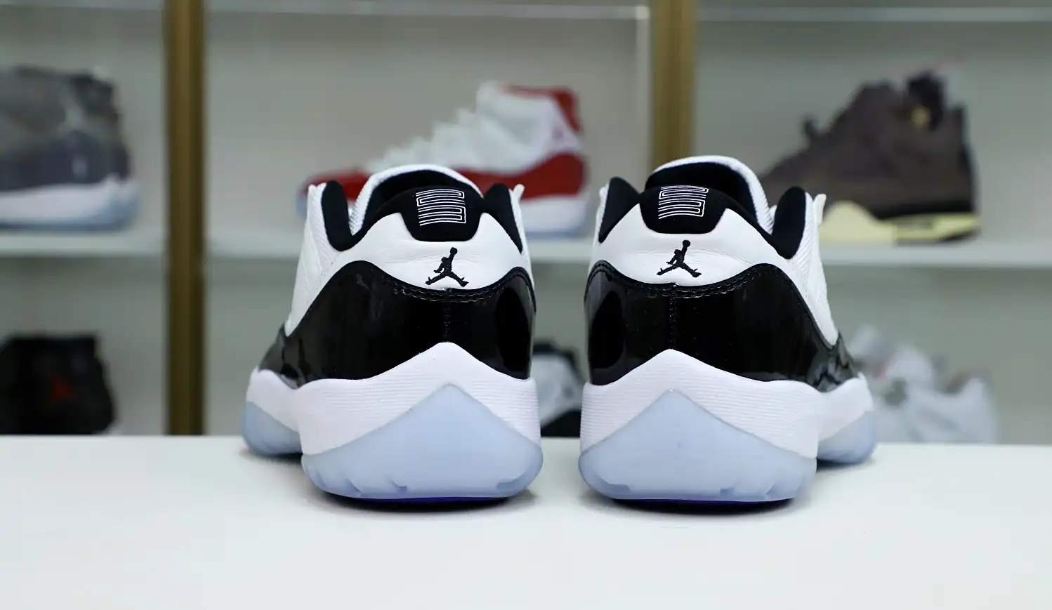 AIR JORDAN 11 RETRO LOW CONCORD