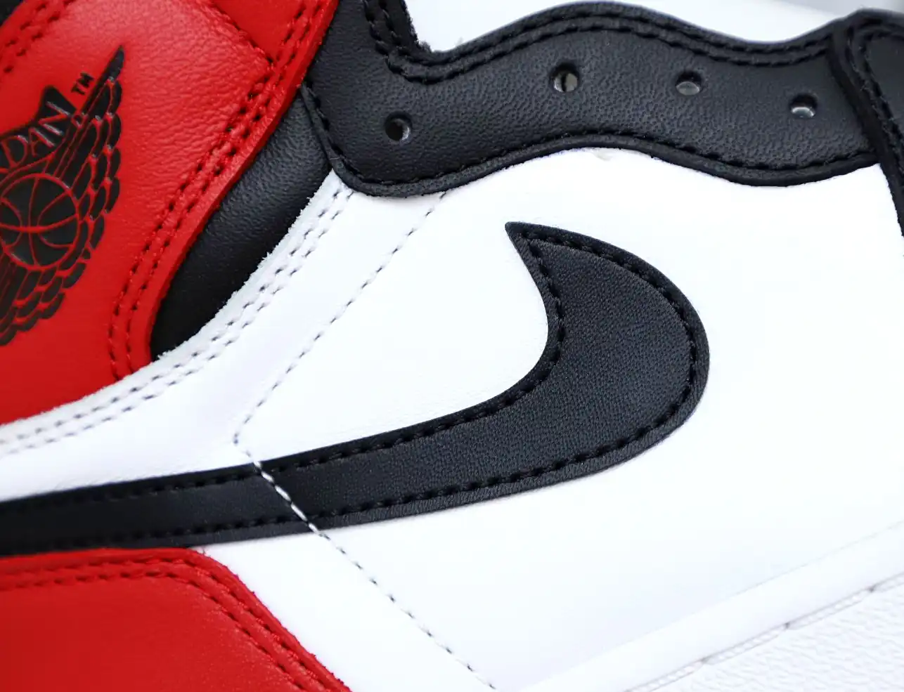 Air Jordan 1 Retro Black Toe (2016)