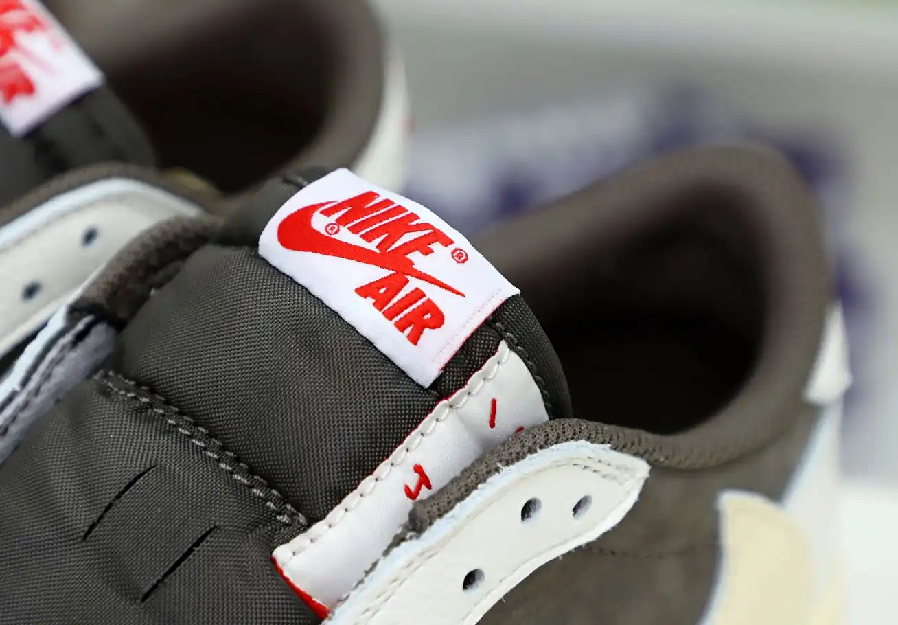 TRAVIS SCOTT X AIR JORDAN 1 LOW OG REVERSE MOCHA