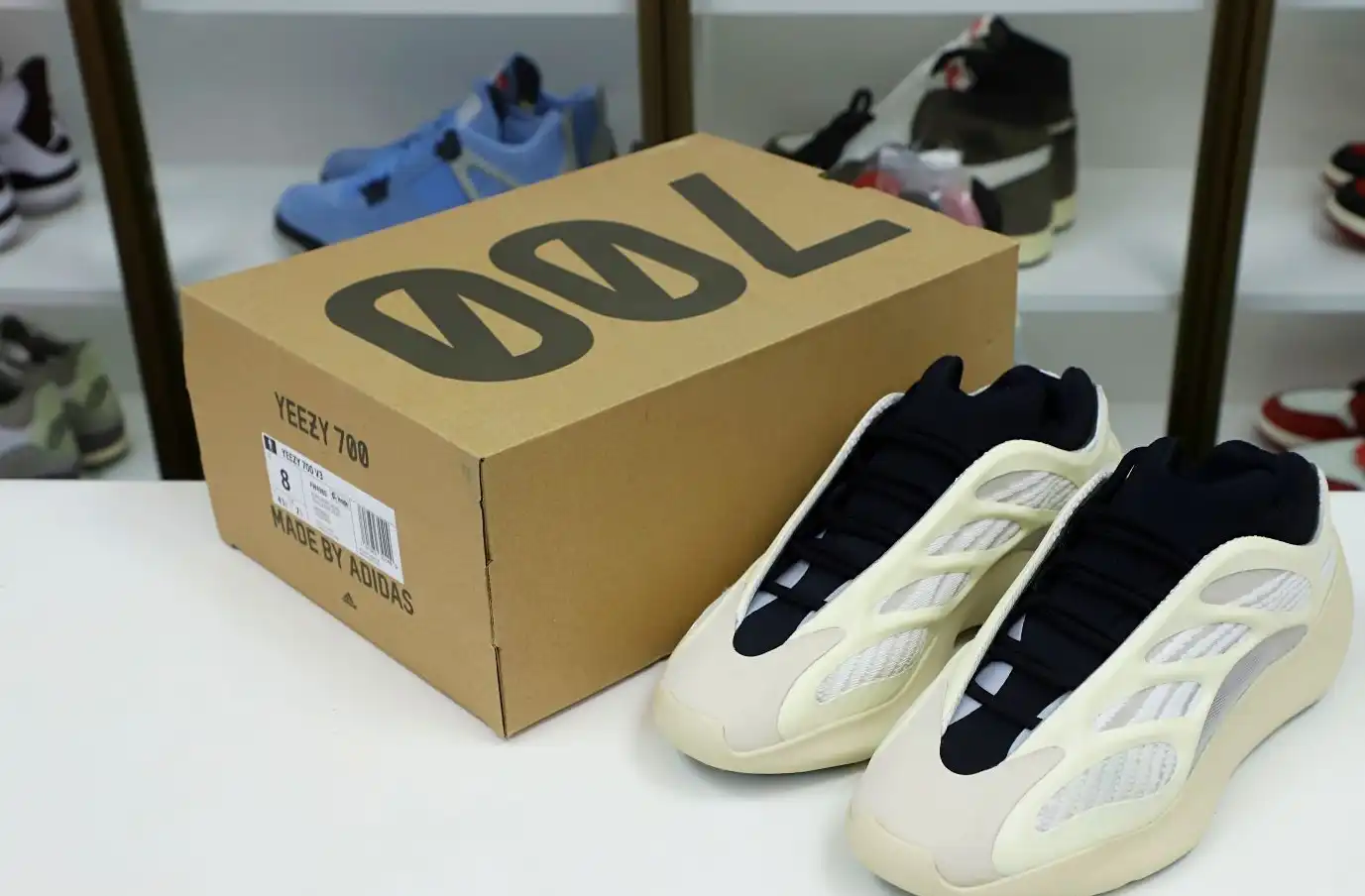 hype YEEZY 700 V3 'AZAEL'