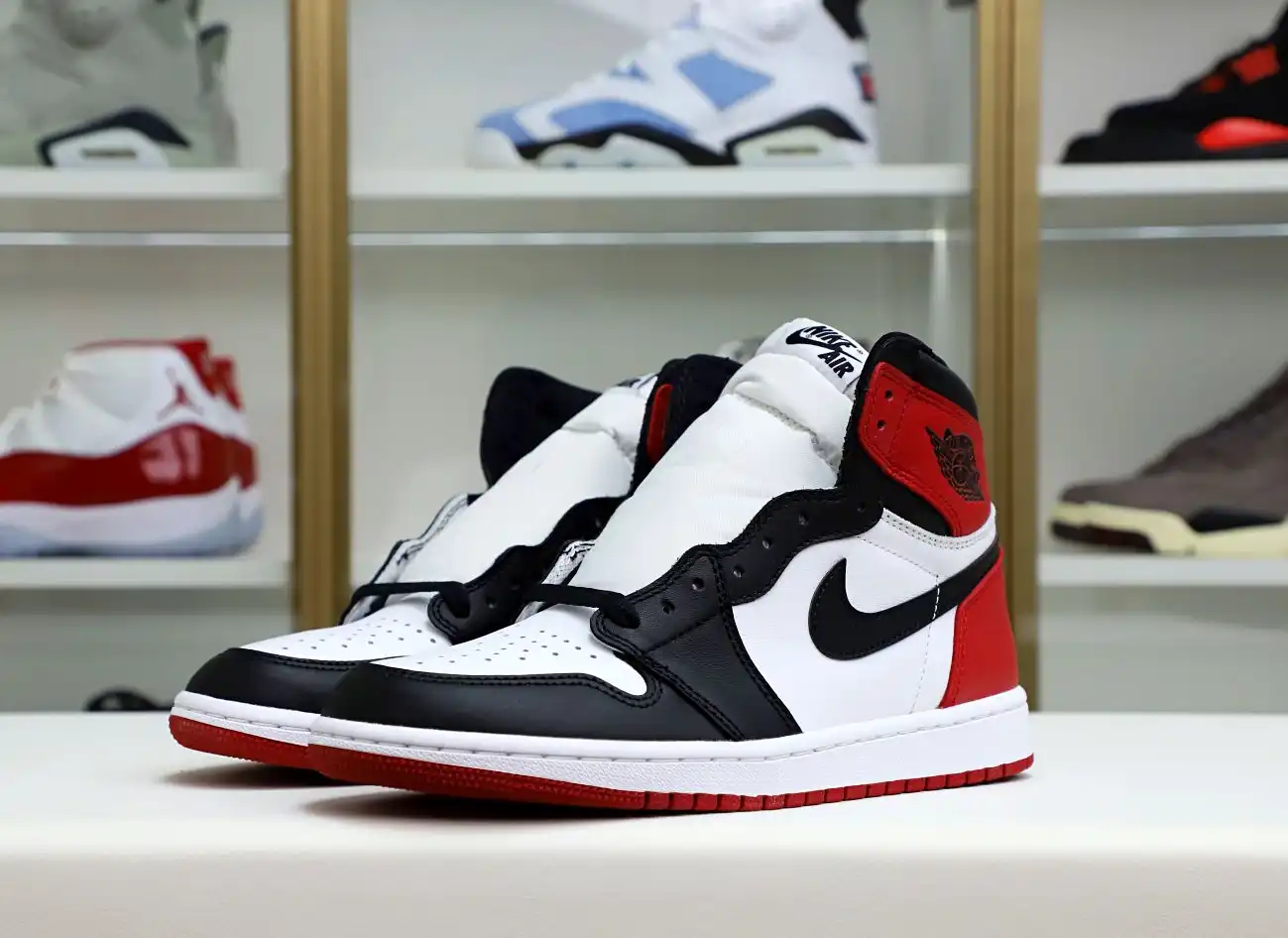 Air Jordan 1 Retro Black Toe (2016)