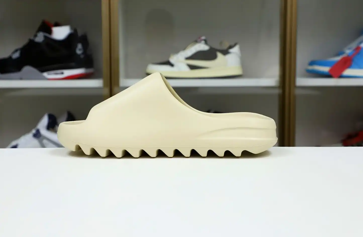 hype Yeezy Slide