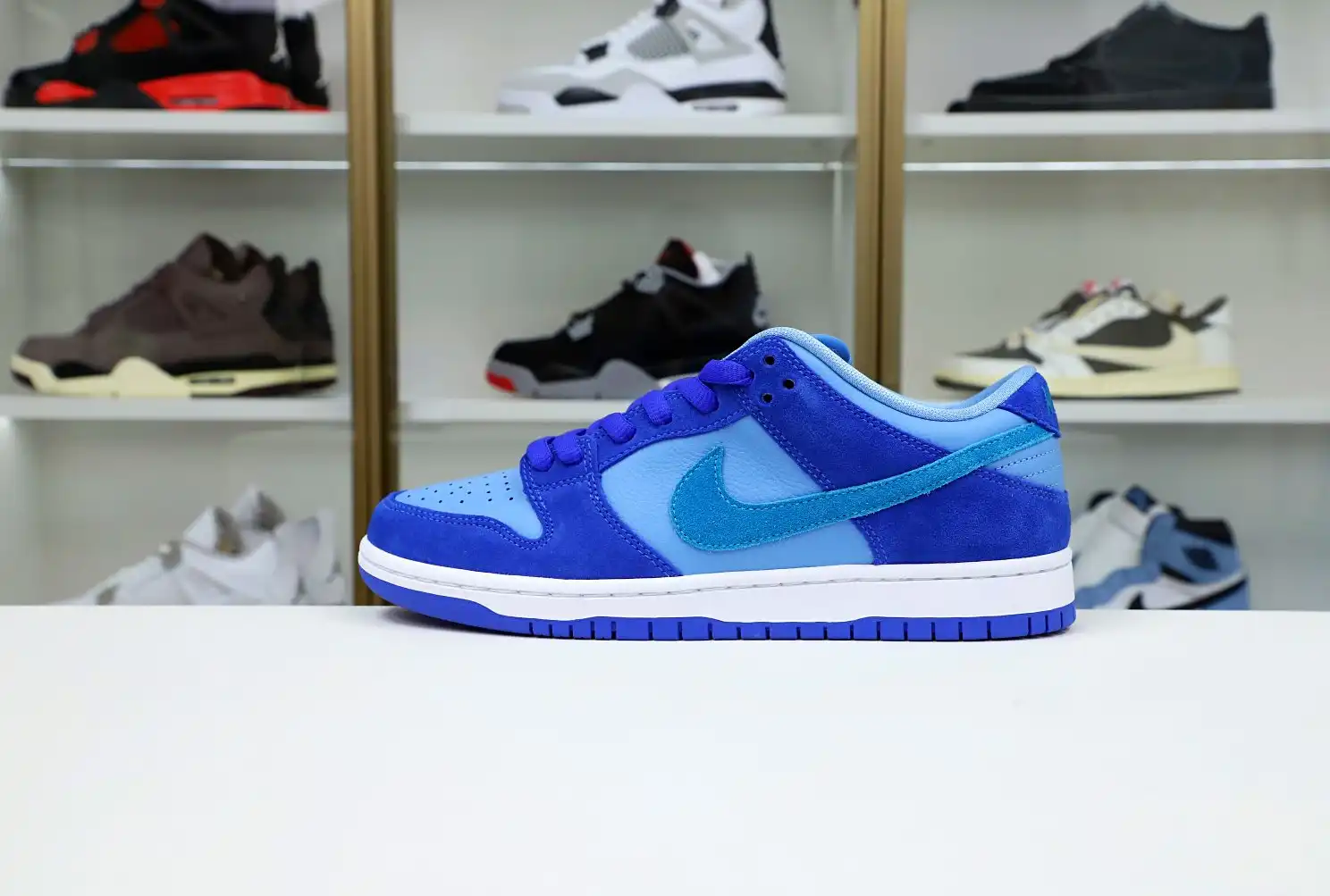 hype NIKE SB DUNK LOW BLUE RASPBERRY