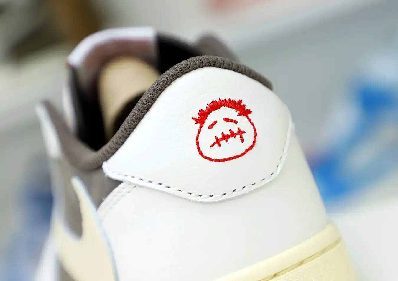 TRAVIS SCOTT X AIR JORDAN 1 LOW OG REVERSE MOCHA