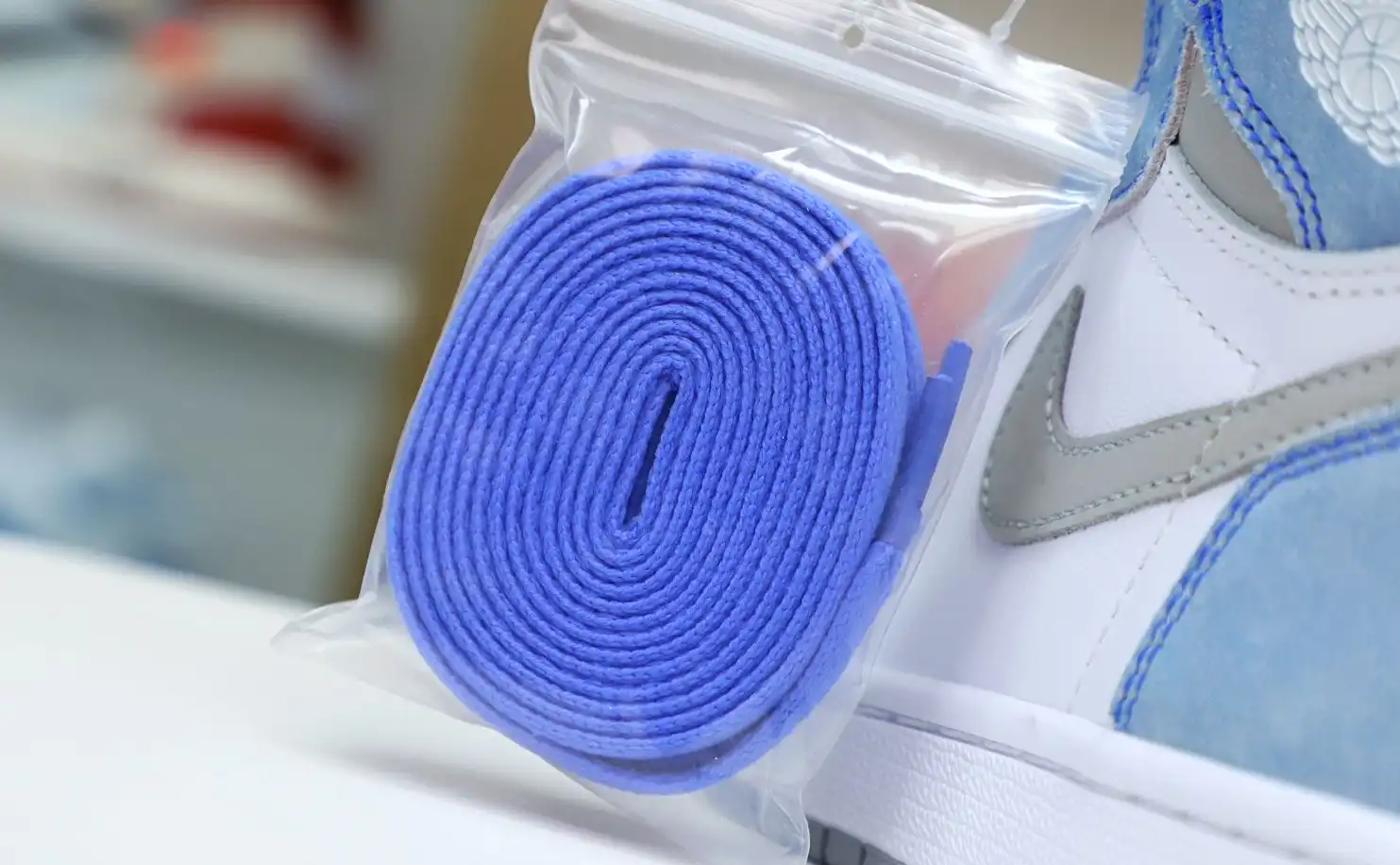 AIR JORDAN 1 RETRO HIGH OG 'HYPER ROYAL'