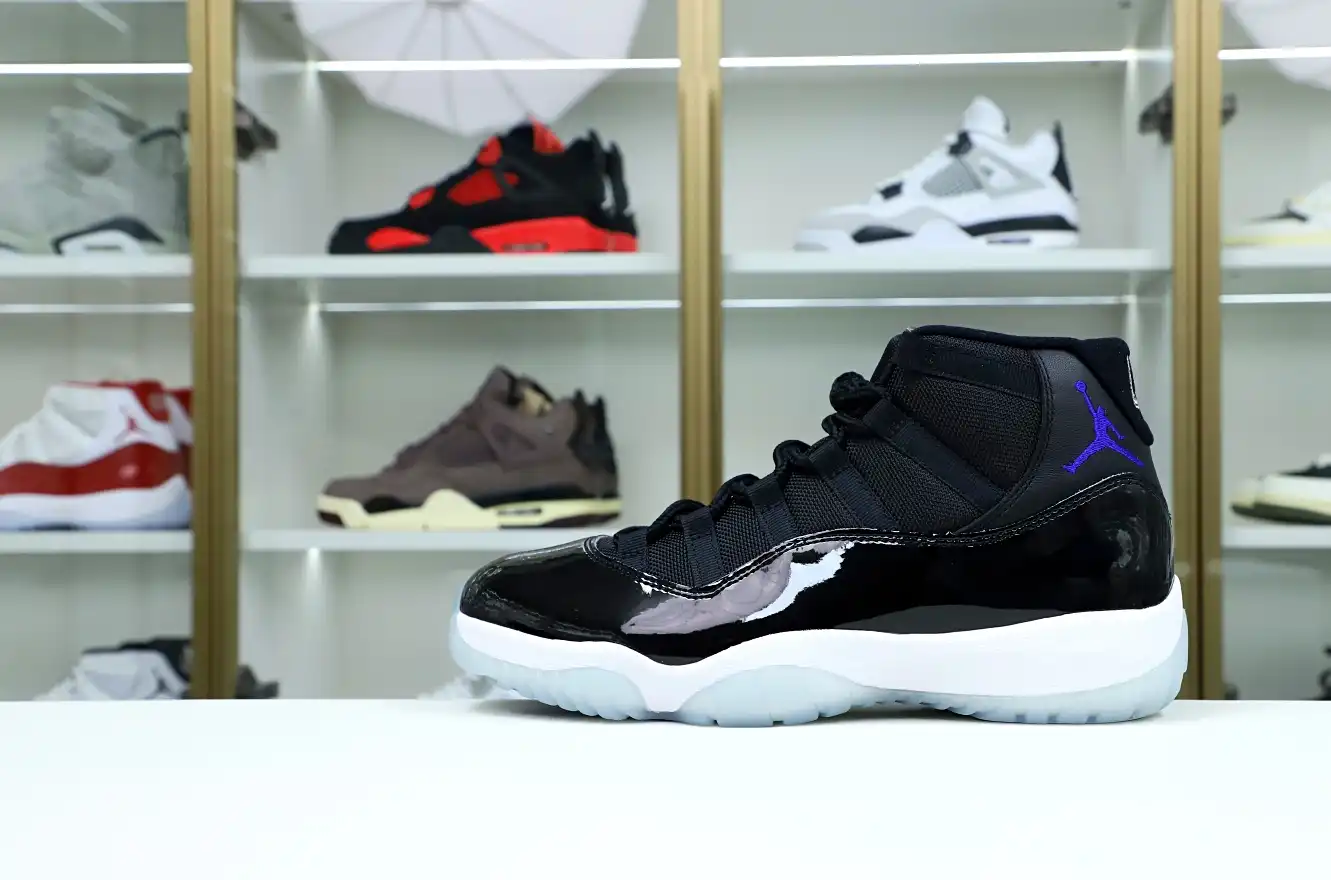 NIKE AIR JORDAN 11