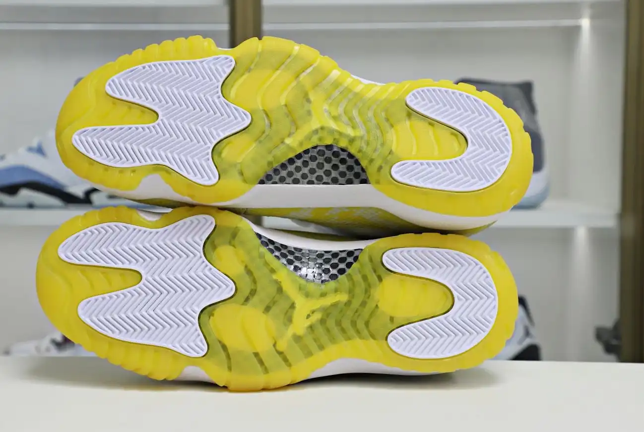 Air Jordan 11 Retro Low