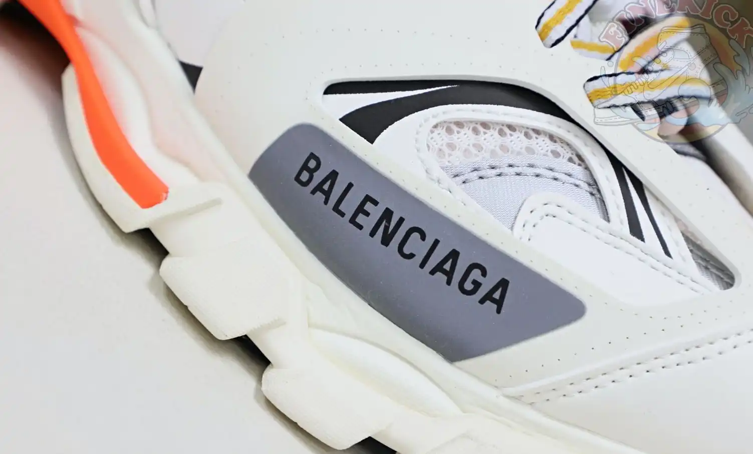 hype Balenciaga is available in all sizes. You cannot place an order on the website. You can contact customer service to purchase.BLGA  Track（LED）