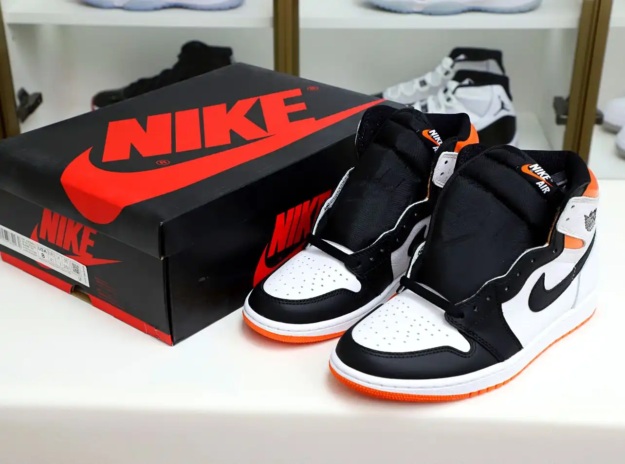 Air Jordan 1 Retro High OG Electro Orange'